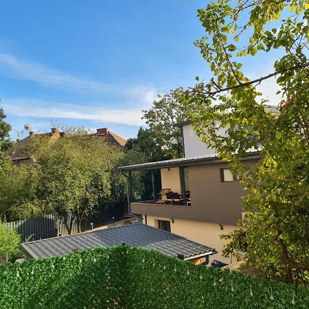 Διαμέρισμα Lara's