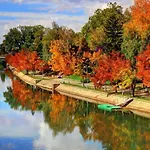Lara's