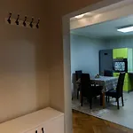 Lara's
